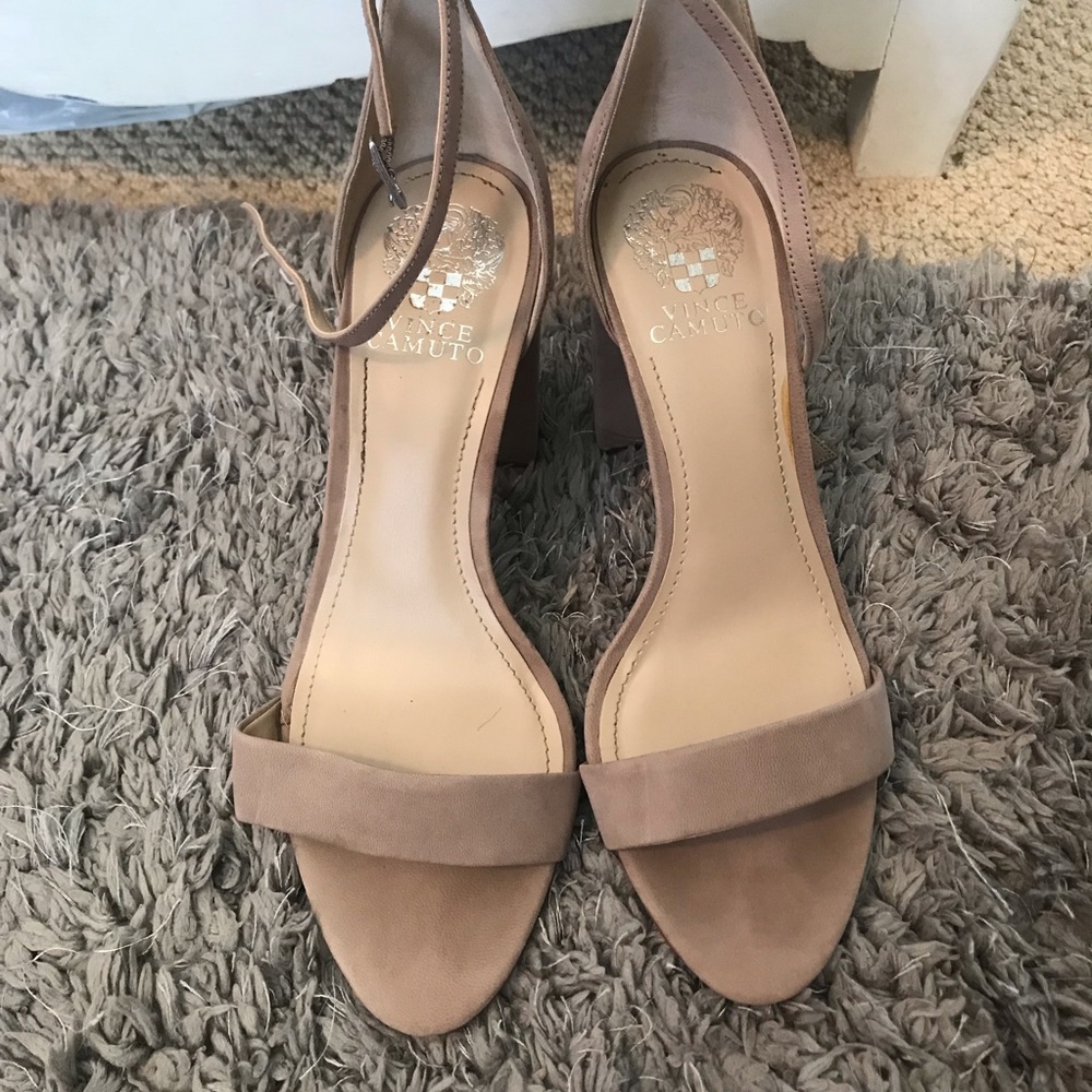 Vince Camuto tan heels size 8.5